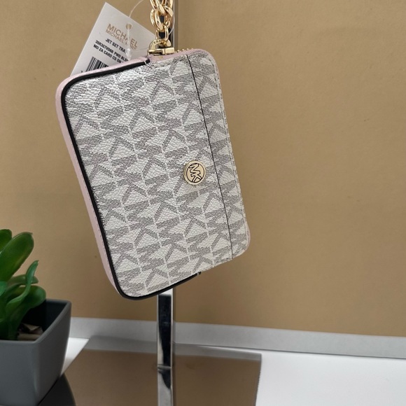 Michael Kors Card Holder - Picture 8 of 8